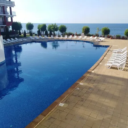 Noks First Line Seaview Apartament *